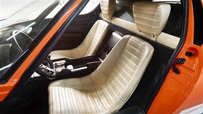 کابین لامبورگینی میورای حاضر در فیلم شغل ایتالیایی با روکش سفید صندلی ها